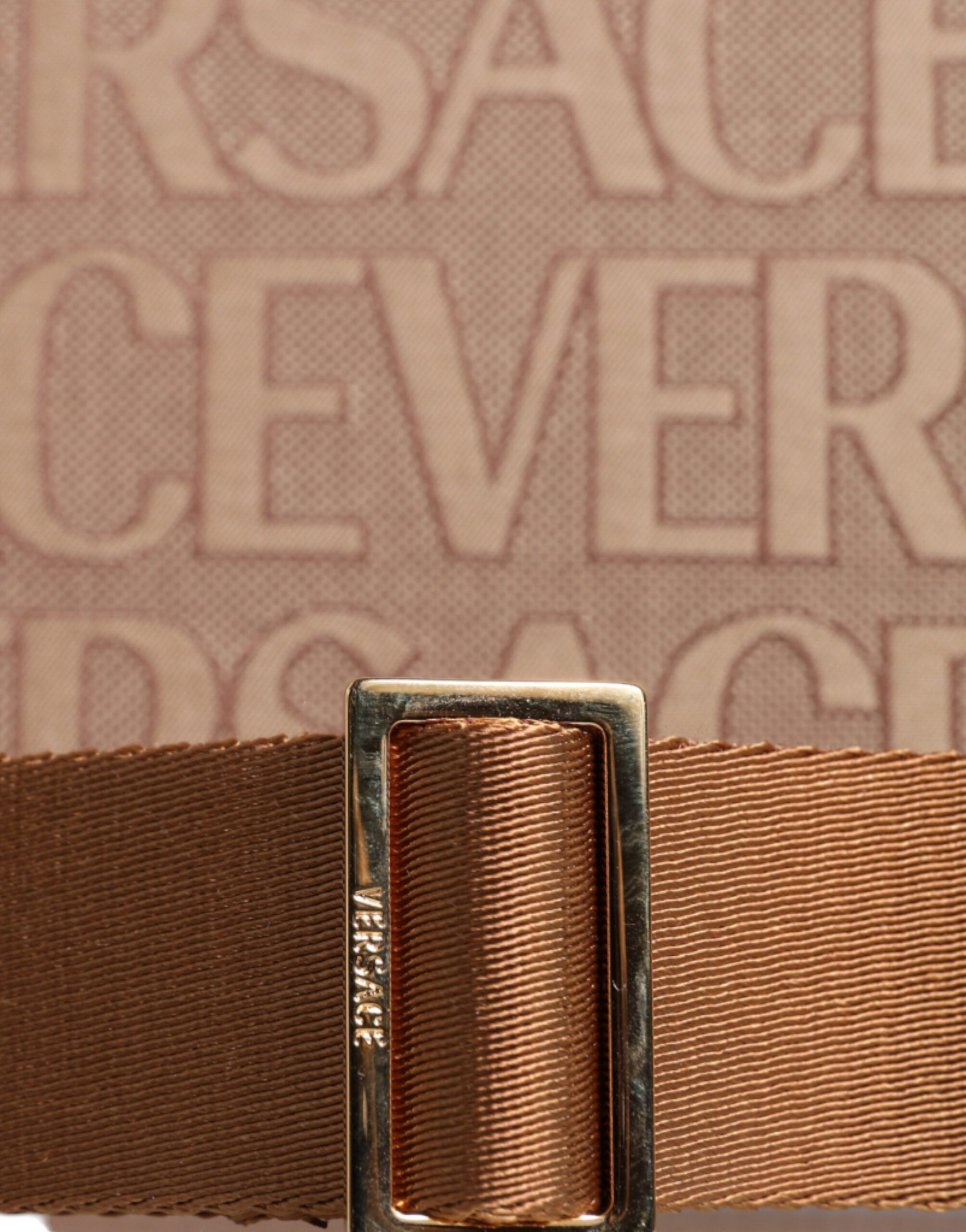 Braune Jacquard-Leder-Logo-Crossbody-Tasche mit Obergriff