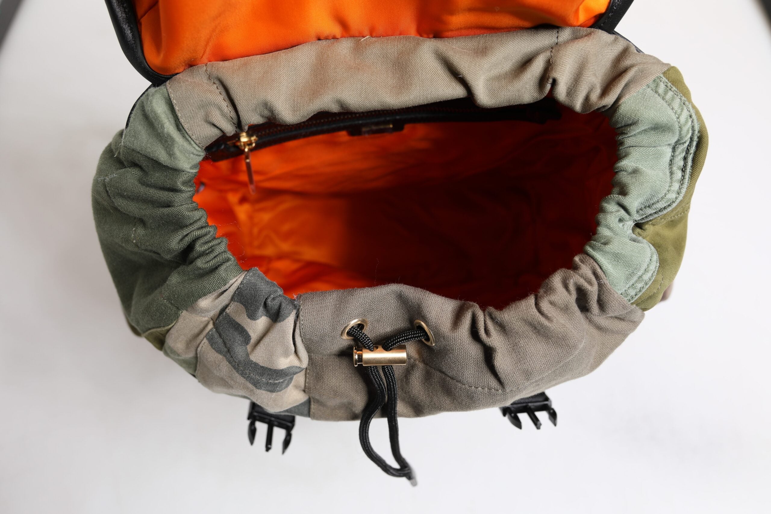 Militärgrünes Patchwork-Reiserucksacktasche