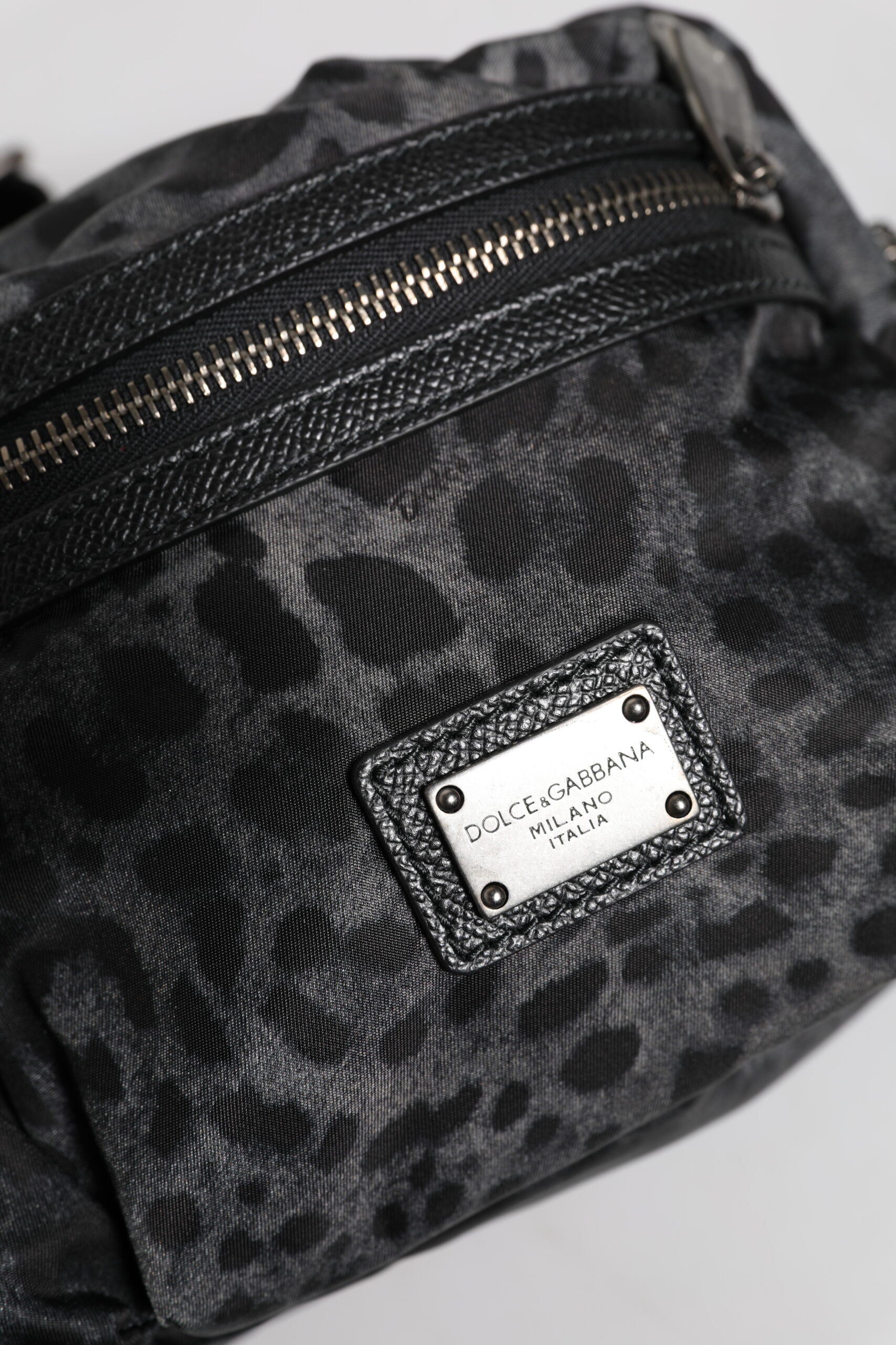 Schwarzer grauer Leopard DG Logo Gürtel Taille Gürteltasche